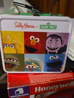 Sally Hansen x Sesame Street Kids Tin Lunchbox - Multicolor